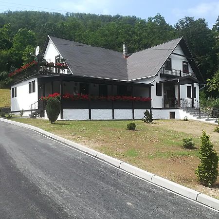 Penzion A Restauracia Hanisberg Krupina Exterior foto